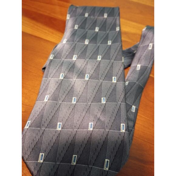 Van Heusen 100% Silk Men's Neck Tie Made in USA 58 inches long - Picture 3 of 3